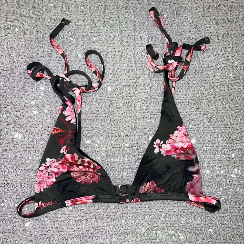Tie shoulder bikini top